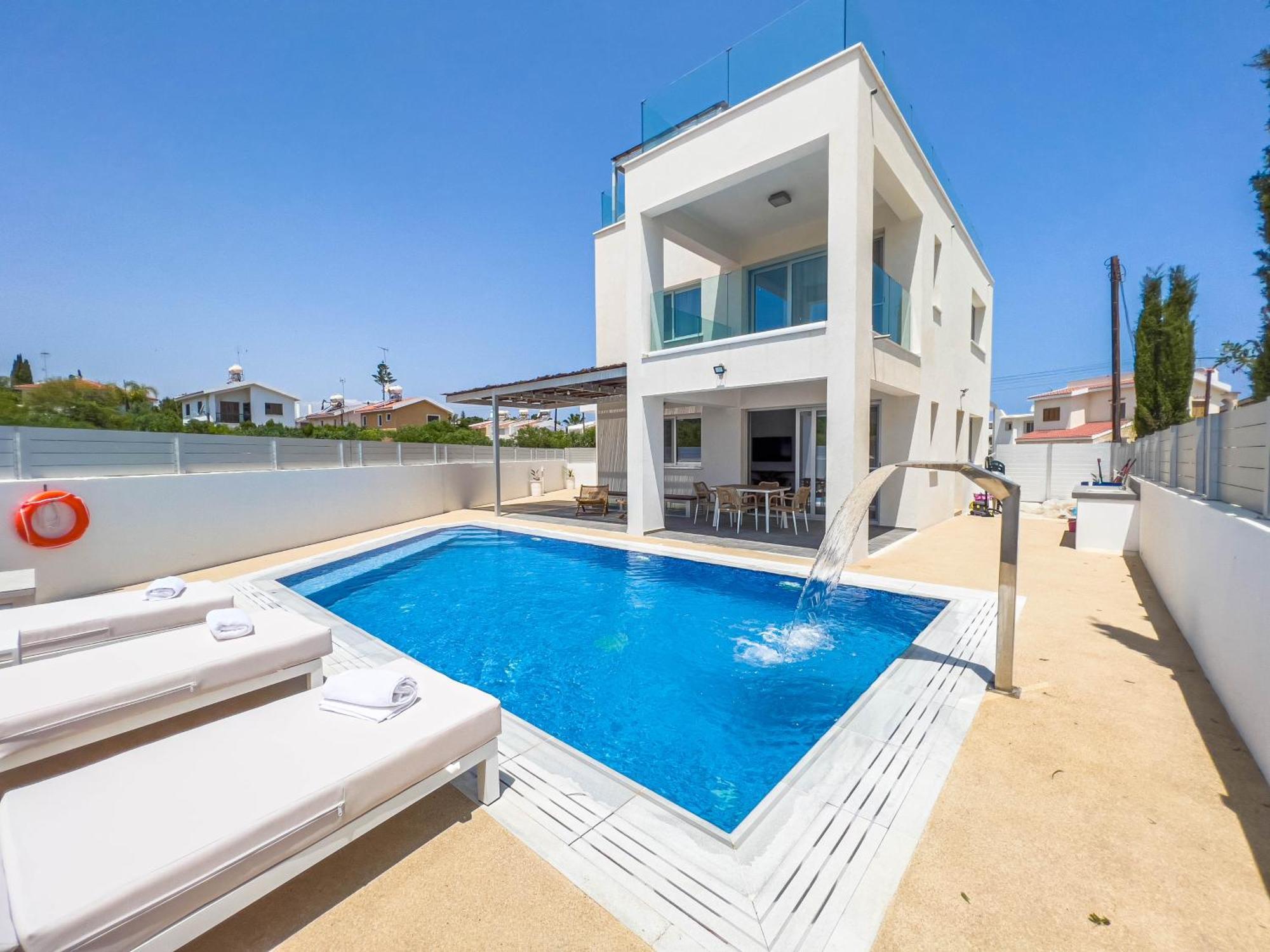 Geo Panoramic +pool +game +gym